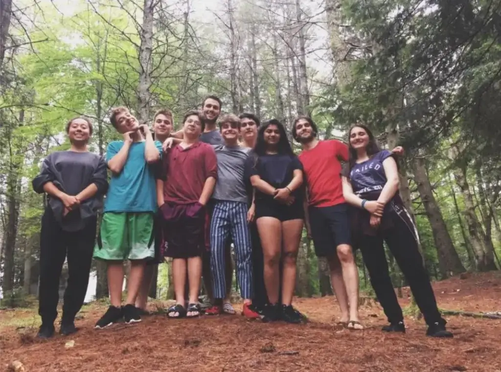 Jeunes en randonnée au Camp Lift